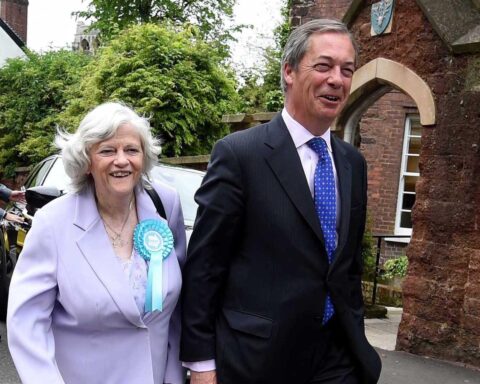 Arrestato un uomo per l'omicidio dell'ex deputata britannica ann widdecombe, la polizia esclude movente politico
