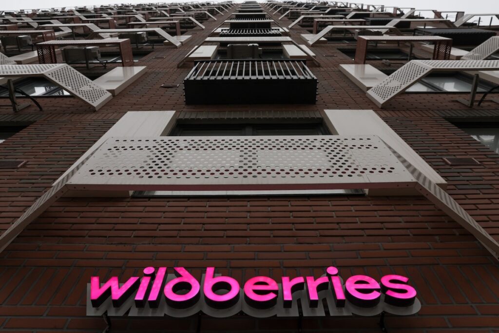 Attacchi ucraini colpiscono magazzini di Wildberries, l'e-commerce russo simile ad Amazon