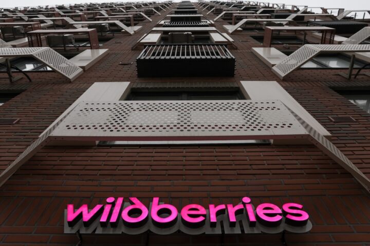 Attacchi ucraini colpiscono magazzini di Wildberries, l'e-commerce russo simile ad Amazon