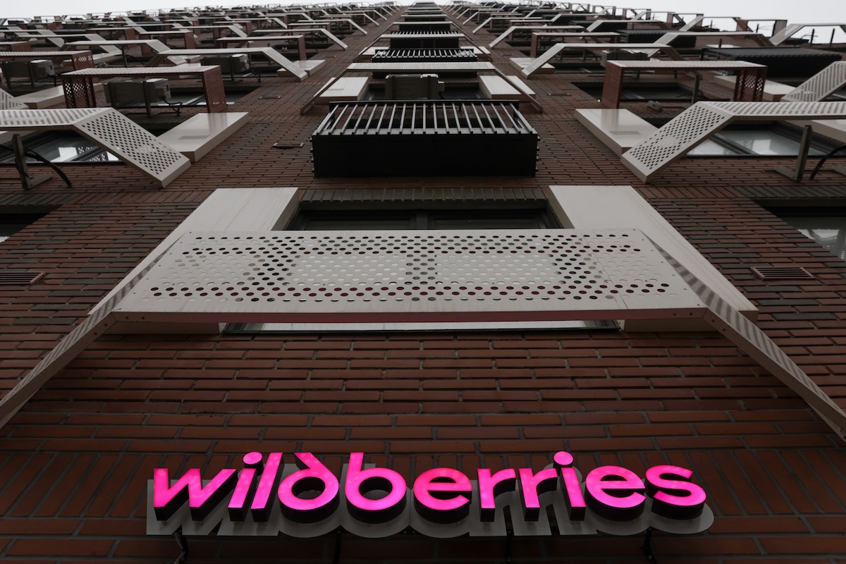 Attacchi ucraini colpiscono magazzini di Wildberries, l'e-commerce russo simile ad Amazon