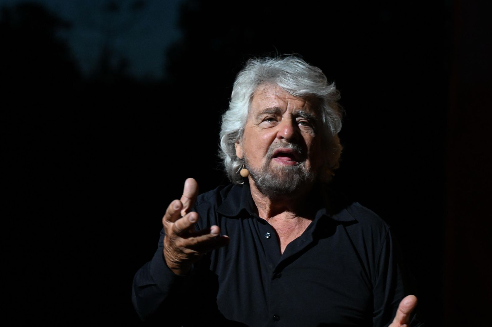 Beppe Grillo critica il M5s: «La politica ha cambiato il Movimento»
