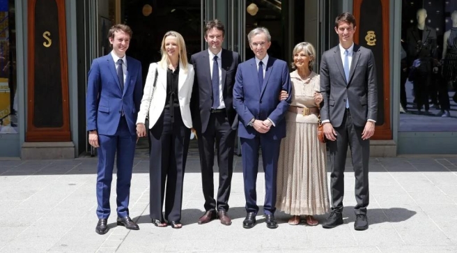Bernard Arnault riduce i dividendi ai figli, tensioni nella famiglia LVMH?