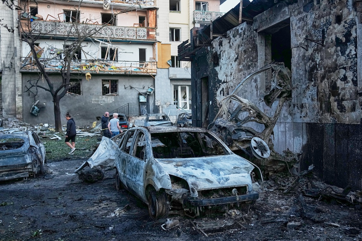Bombardamento russo su Kiev: un morto e 13 feriti in attacco notturno