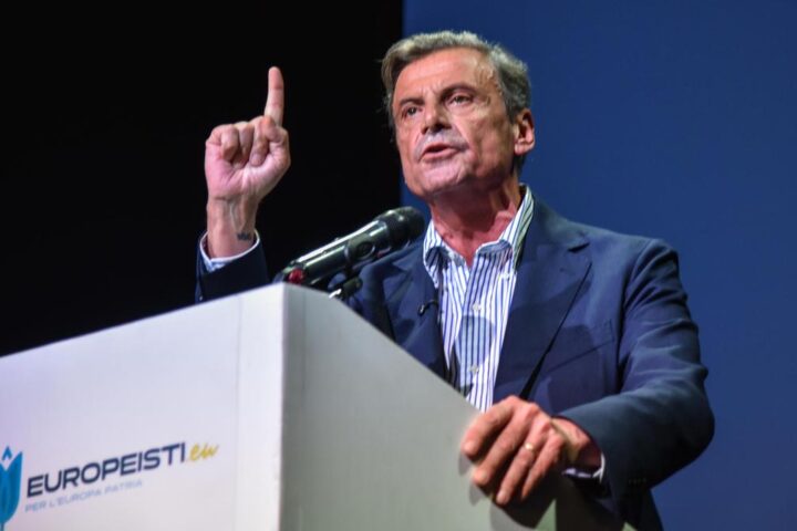 Calenda prevede cinque poli nelle prossime elezioni, un cambio significativo nel panorama politico italiano