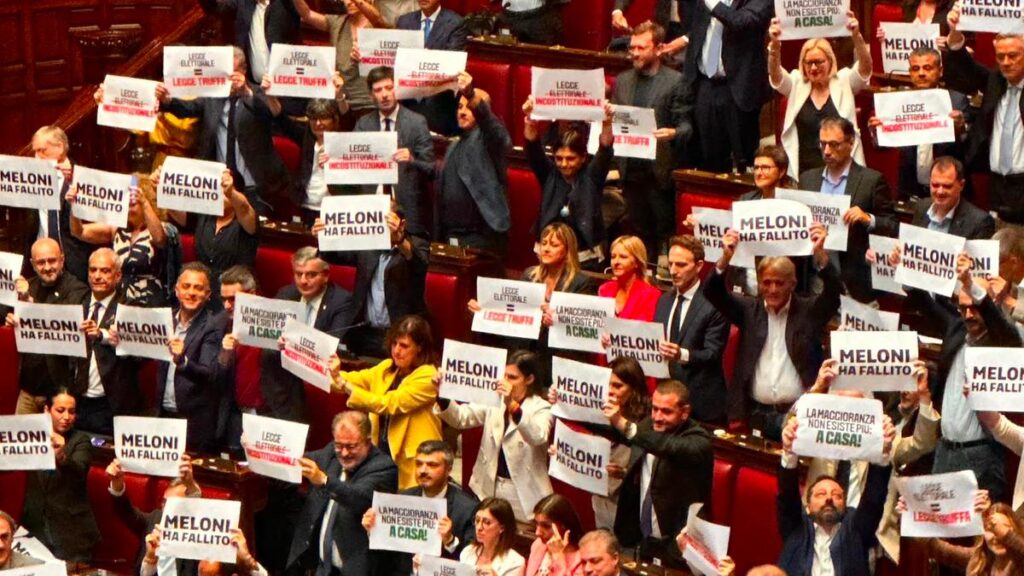 Camera approva riforma legge elettorale con voto segreto: 217 favorevoli, proteste dell'opposizione