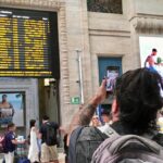 Caos a Milano per guasti e cancellazioni nei treni regionali, passeggeri infuriati