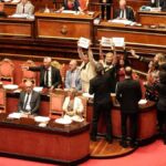 Caso Delmastro-Caroccia: diniego alle chat provoca protesta del M5s in Senato
