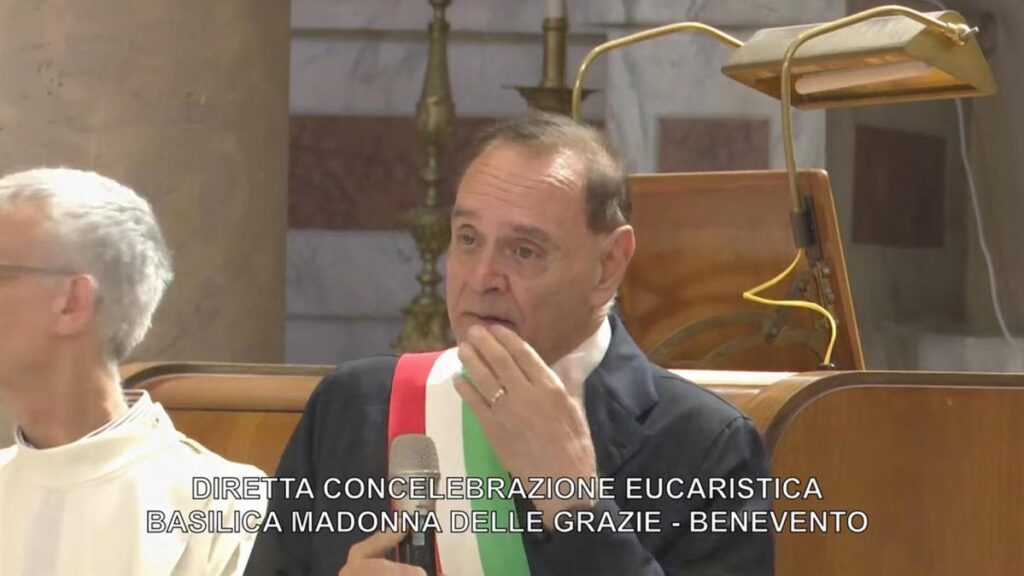 Clemente Mastella annuncia di avere un tumore: "Spero di farcela"