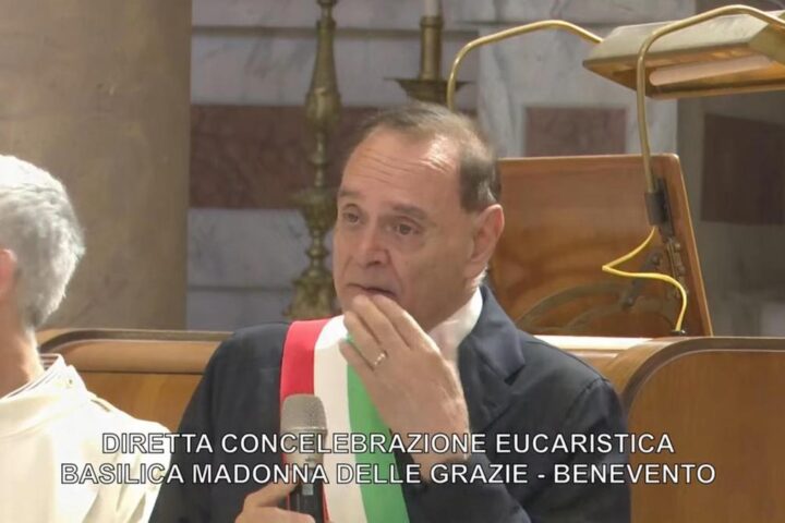 Clemente Mastella annuncia di avere un tumore: "Spero di farcela"