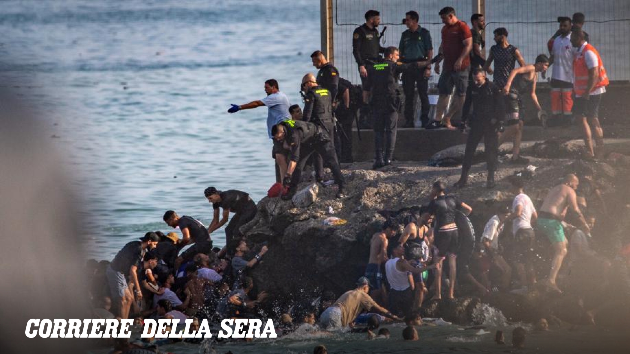 Crisi migratoria a Ceuta: 50.000 arrivi in un giorno e 34 morti