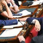 Crisi nel centrodestra: Meloni respinge le tensioni e punta a proseguire sul voto finale della legge elettorale
