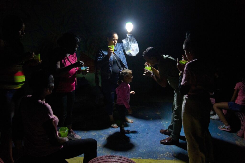 Crollo della rete elettrica a Cuba: blackout generalizzato sull'isola