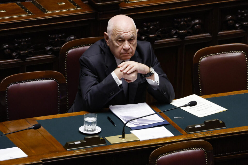 Detenzione domiciliare per tossicodipendenti: legge approvata con il sostegno del governo Meloni