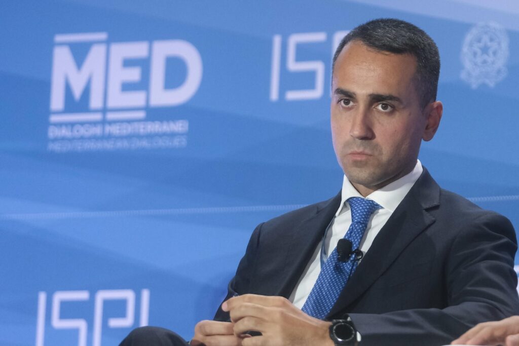 Di Maio torna alla Camera come rappresentante Ue nel Golfo e riceve elogi bipartisan