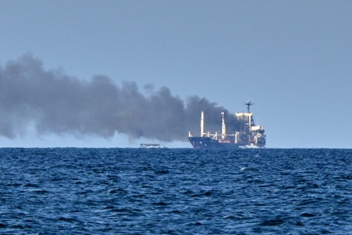 Dieci persone uccise in attacco russo a nave mercantile nel mar Nero vicino Odessa