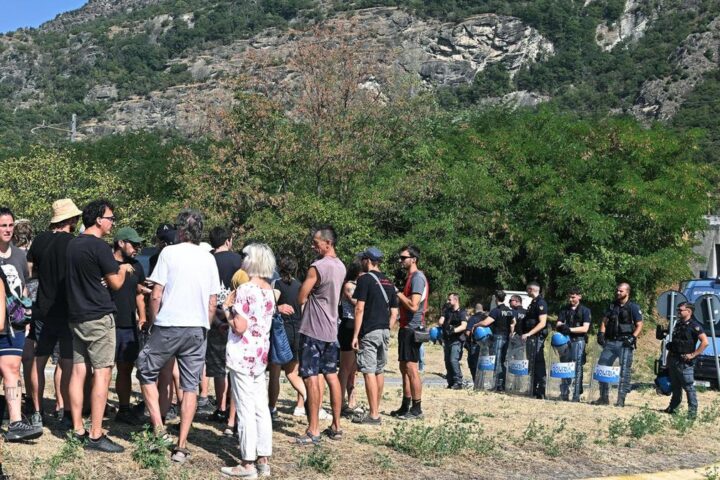 Divieti della prefettura contro il campeggio No Tav a Susa e Venaus, attivisti annunciano la continuazione delle proteste