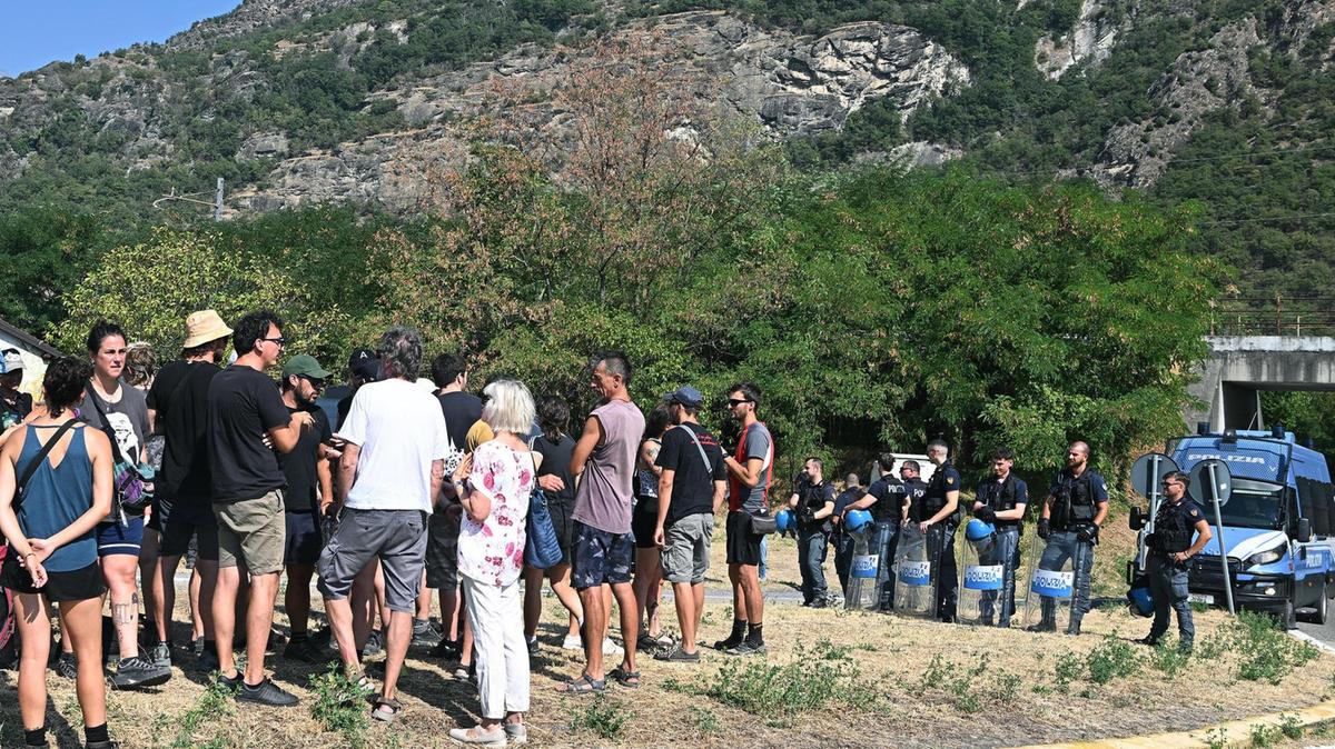 Divieti della prefettura contro il campeggio No Tav a Susa e Venaus, attivisti annunciano la continuazione delle proteste