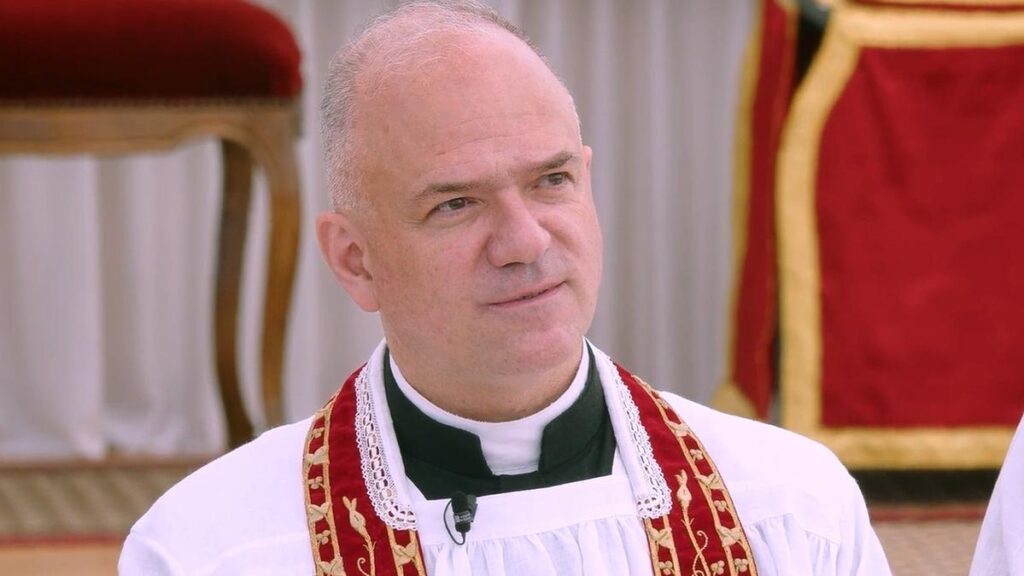 Don Davide Pagliarani ordina quattro vescovi in Svizzera, sancendo lo scisma dalla Chiesa cattolica