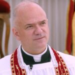 Don Davide Pagliarani ordina quattro vescovi in Svizzera, sancendo lo scisma dalla Chiesa cattolica