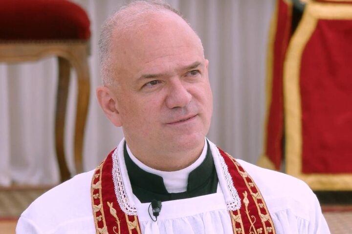 Don Davide Pagliarani ordina quattro vescovi in Svizzera, sancendo lo scisma dalla Chiesa cattolica