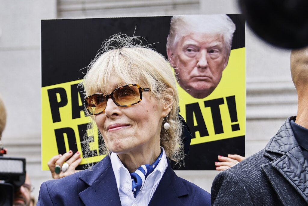 E. Jean Carroll riceve oltre 5 milioni di dollari da Donald Trump per abusi sessuali riconosciuti in tribunale