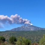 Emissioni di cenere dall'Etna, chiuso lo spazio aereo su Catania fino a stasera