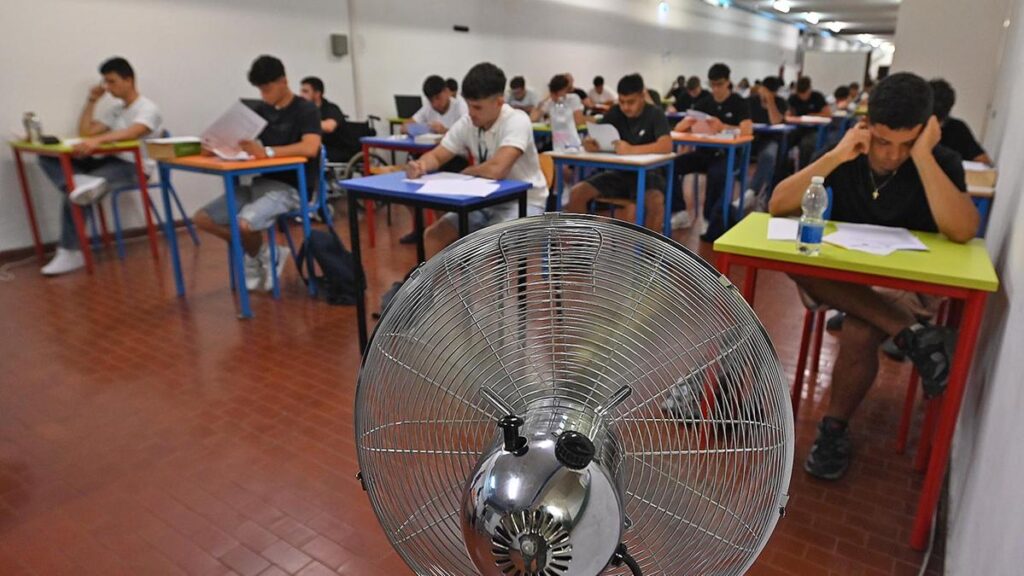 Errori sorprendenti degli studenti: le perle di fantasia alla maturità 2026 in Italia