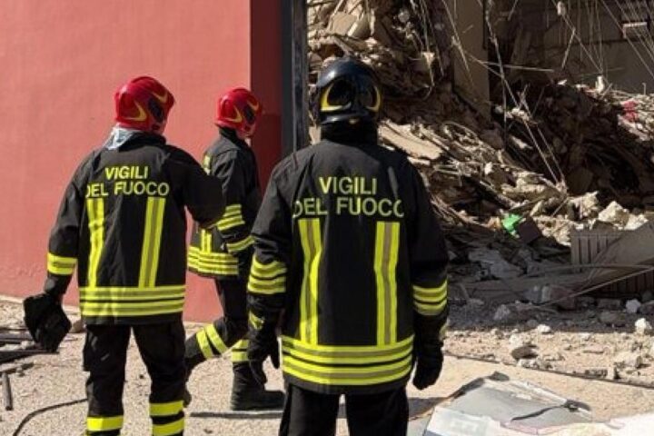 Esplosione a Messina, crollo di un palazzo di due piani: cinque feriti gravi e sei dispersi
