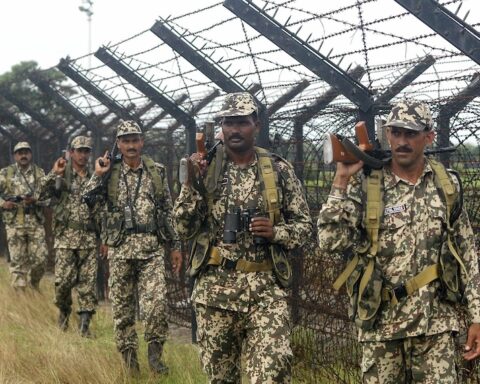 Espulsioni notturne di migranti indiani verso il Bangladesh creano tensioni politiche tra i due paesi