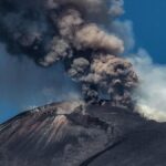 Etna in eruzione, l'aeroporto di Catania prosegue con l'interruzione dei voli