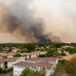 Evacuazione della penisola di Lège-Cap-Ferret in Francia a causa di incendio vicino a Bordeaux
