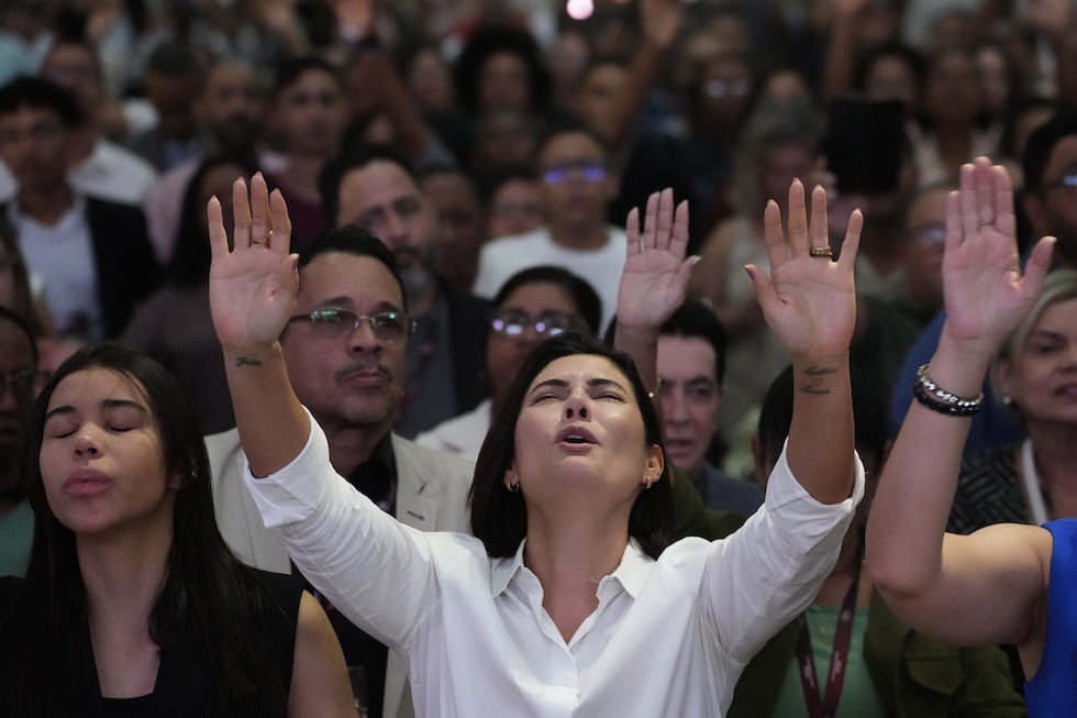 Faida interna nella famiglia Bolsonaro: Flávio in conflitto con Michelle per le candidature in Brasile
