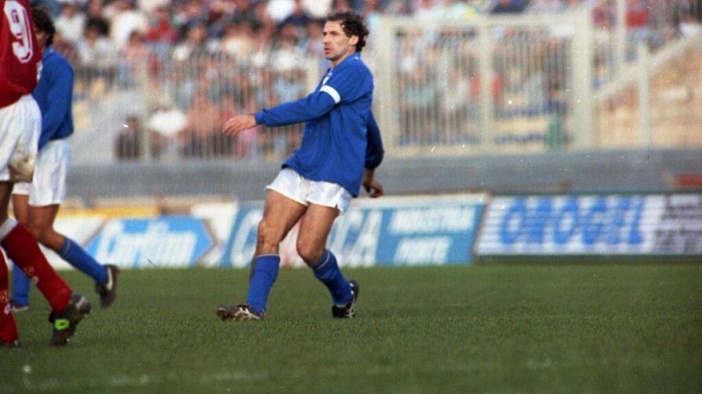 Franco Baresi, un capitano leggendario del Milan, lascia un'eredità di valori perduti nel calcio