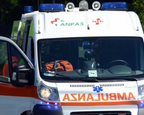 Fuga di cloro in piscina a Mentana, otto intossicati tra cui un bimbo in codice rosso