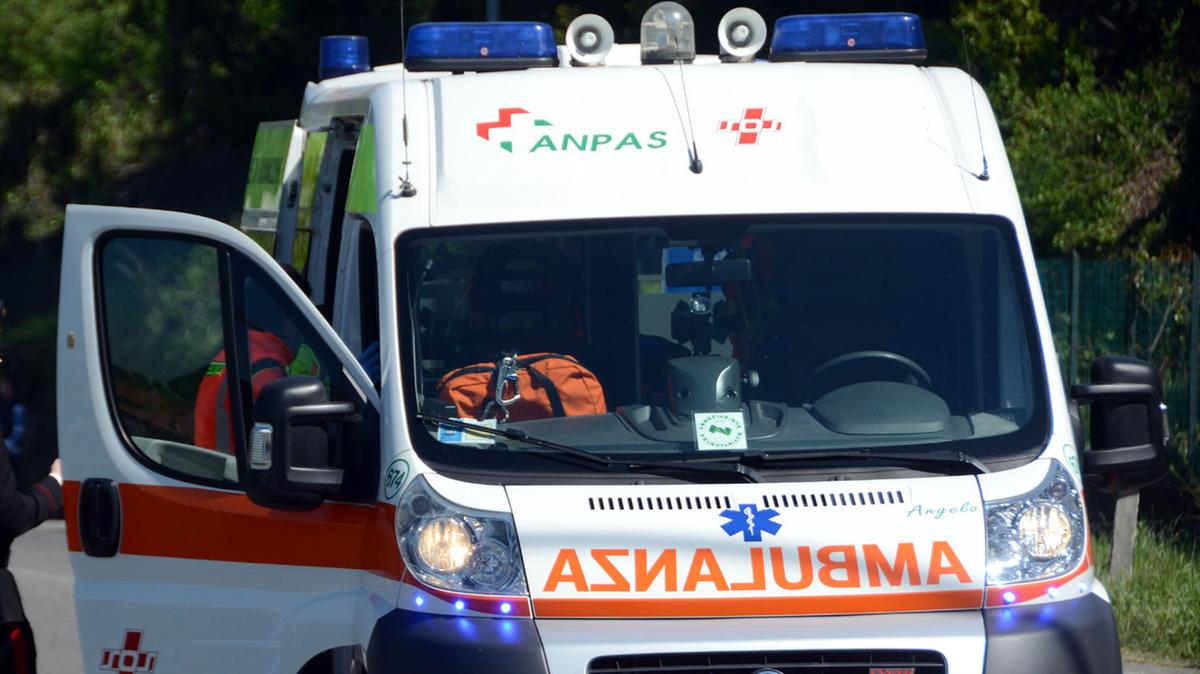 Fuga di cloro in piscina a Mentana, otto intossicati tra cui un bimbo in codice rosso