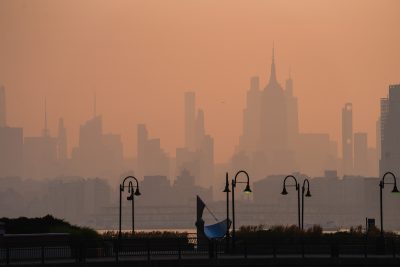Fumi canadesi invadono il cielo di New York e altre città statunitensi