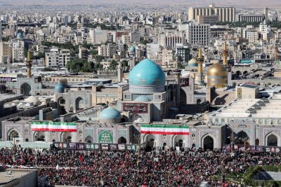 Funerali di Ali Khamenei: cerimonie congiunte a Mashhad e partecipazione massiccia in Iran e Iraq