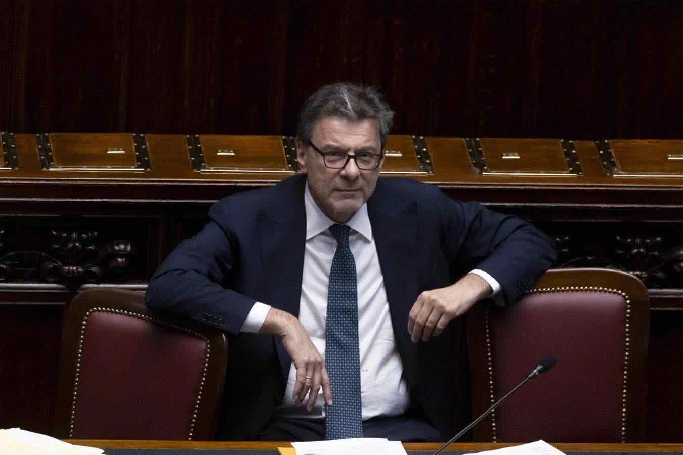 Giorgetti sul aumento della spesa: «Decide il Parlamento, niente tagli a scuola e sanità»