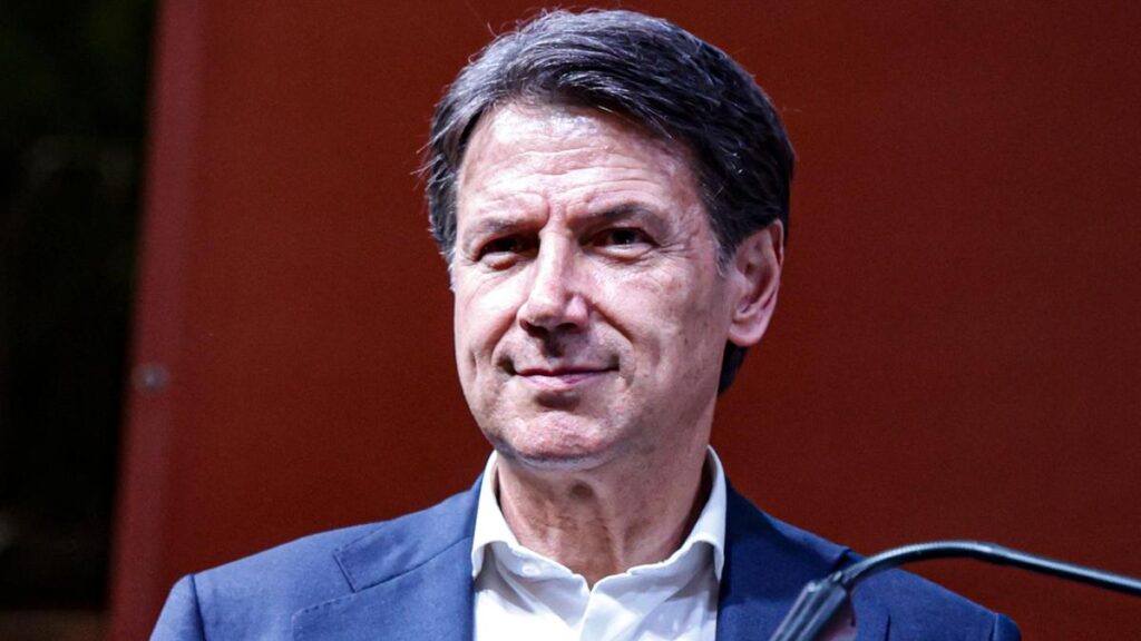 Giuseppe Conte sarà oratore ufficiale per l'82° anniversario della strage di Sant'Anna di Stazzema, polemica con Meloni