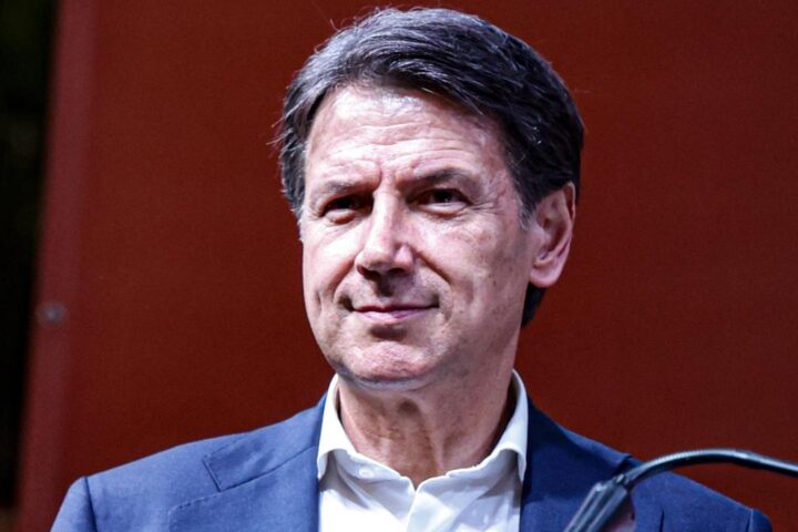 Giuseppe Conte sarà oratore ufficiale per l'82° anniversario della strage di Sant'Anna di Stazzema, polemica con Meloni