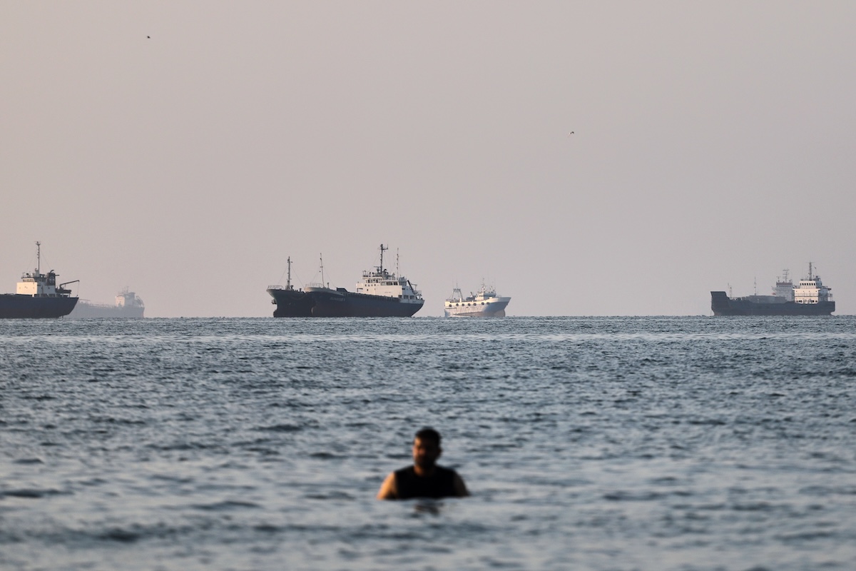 Gli Stati Uniti bombardano nuovamente l'Iran dopo attacco a una nave nello Stretto di Hormuz