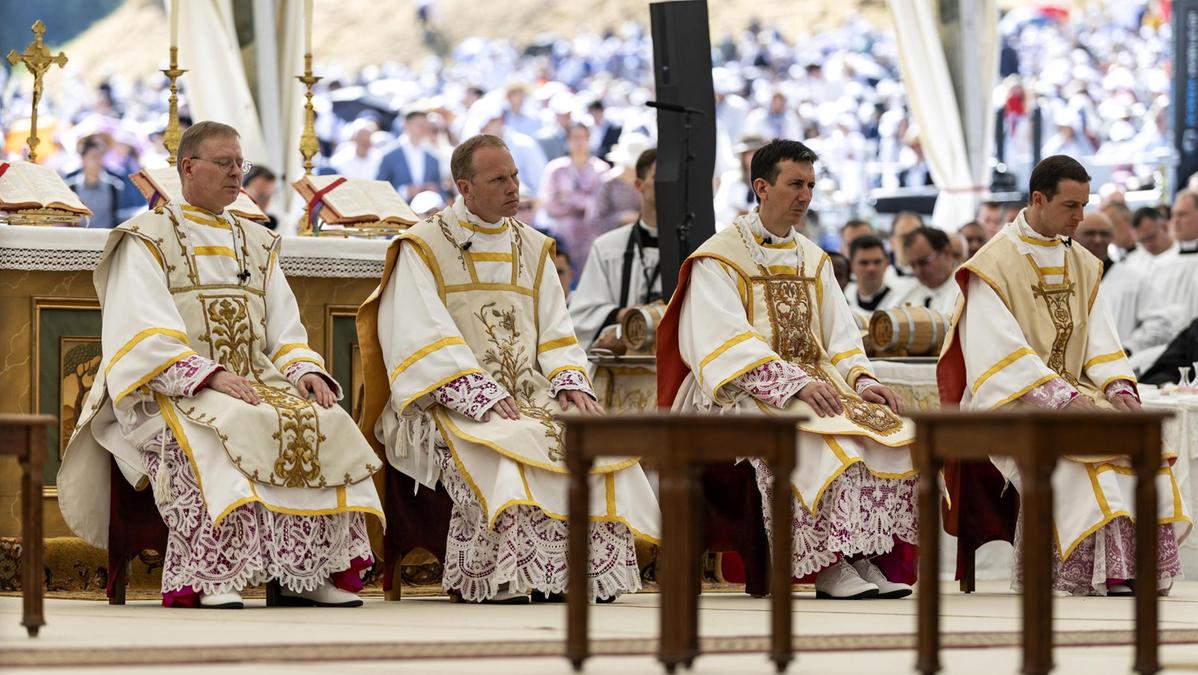 I legami tra il movimento lefebvriano e l'estrema destra europea, compresi i simpatizzanti italiani