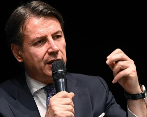 I problemi di Giuseppe Conte e il futuro del simbolo M5S in vista della kermesse Nova