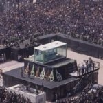 Il funerale di Ali Khamenei in Iran: aspettative di 20 milioni di partecipanti e caotica processione