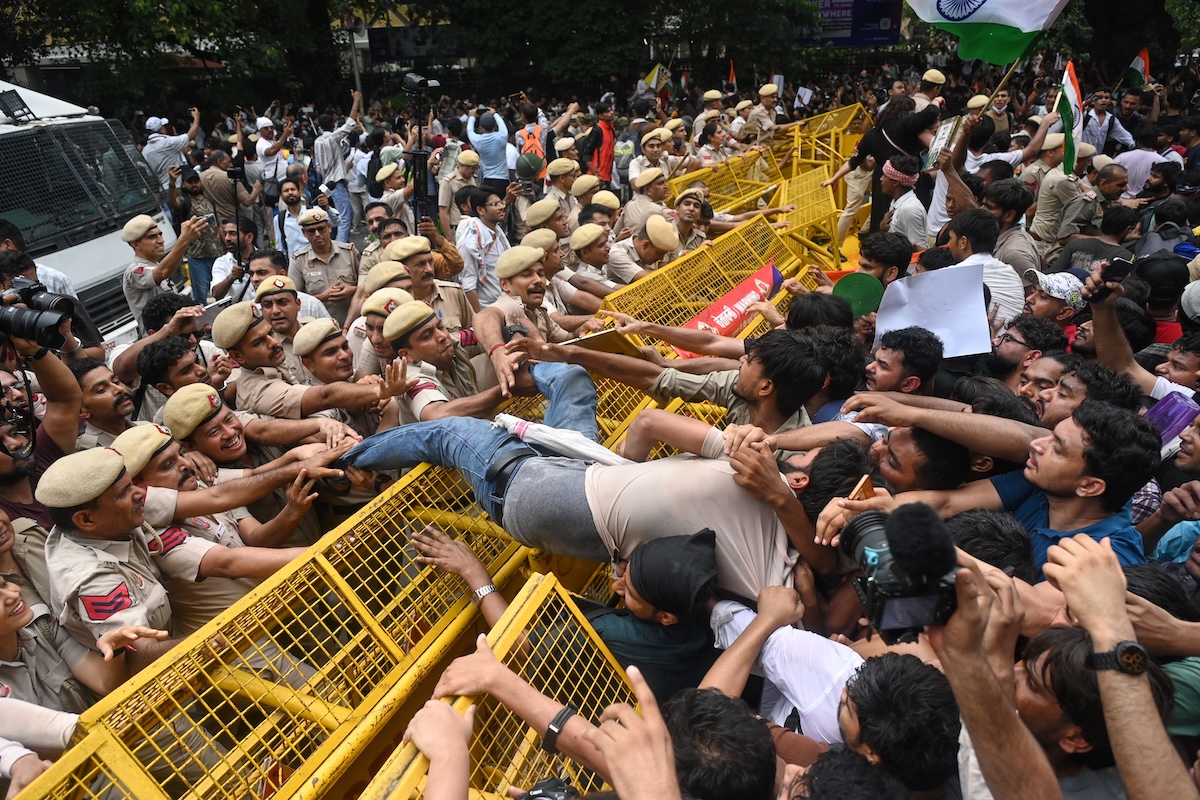 Il Partito popolare degli scarafaggi in India sospende i cortei a causa della repressione della polizia