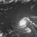 Il tifone Bavi si avvicina a Guam, attese raffiche oltre i 250 km/h