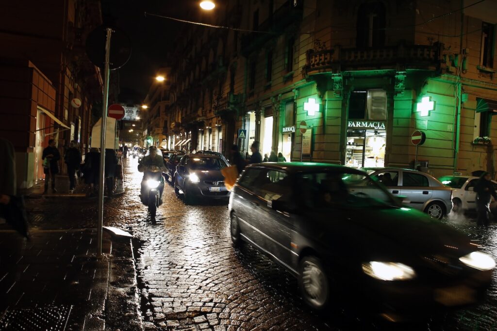 In Italia cresce l’uso di targhe polacche per eludere i costi delle assicurazioni a Napoli