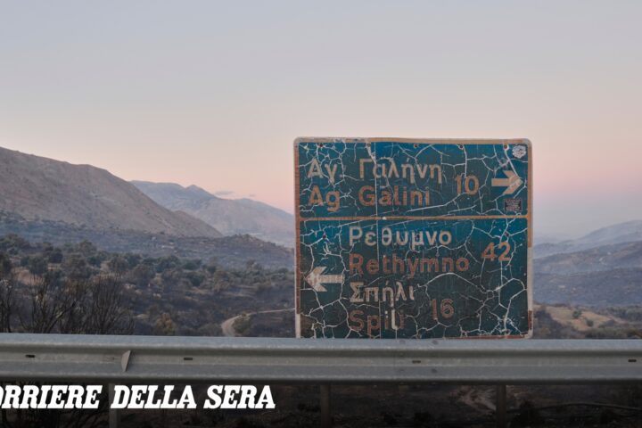 Incendi in Grecia: evacuate 8 mila persone nella regione di Rethymno, tre vigili del fuoco deceduti