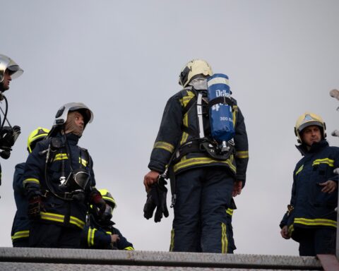 Incendi in Grecia: evacuazioni a Paros e nel nord-est, rischio di diffusione della fiamme