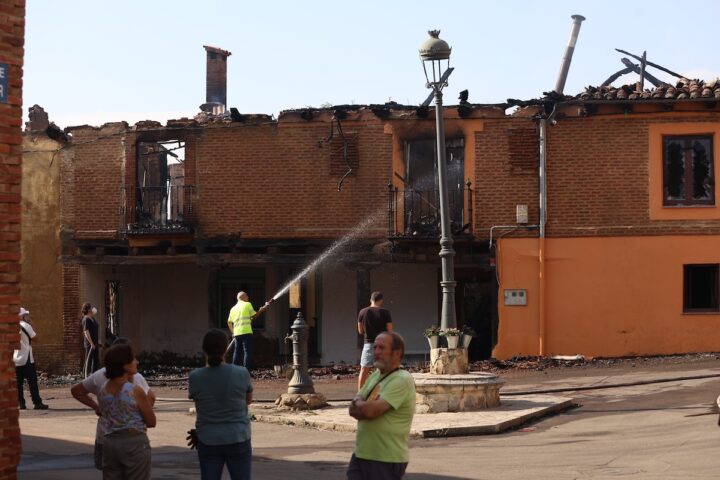 Incendi in Spagna e Francia sotto controllo, ma situazioni critiche persistono